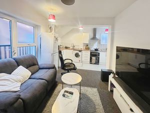 Lounge Diner- click for photo gallery